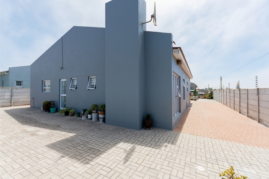 3 Bedroom Property for Sale in Laaiplek Western Cape